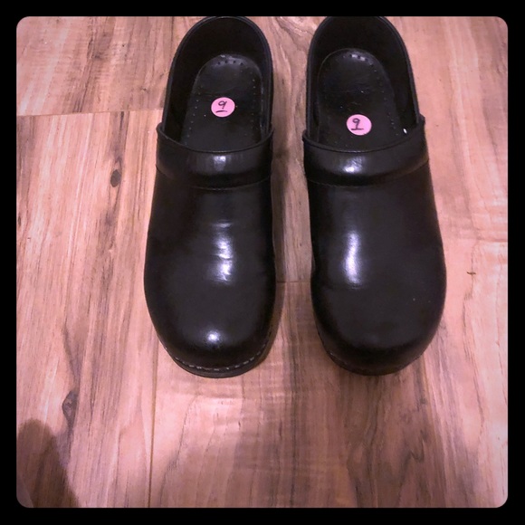dansko size 9